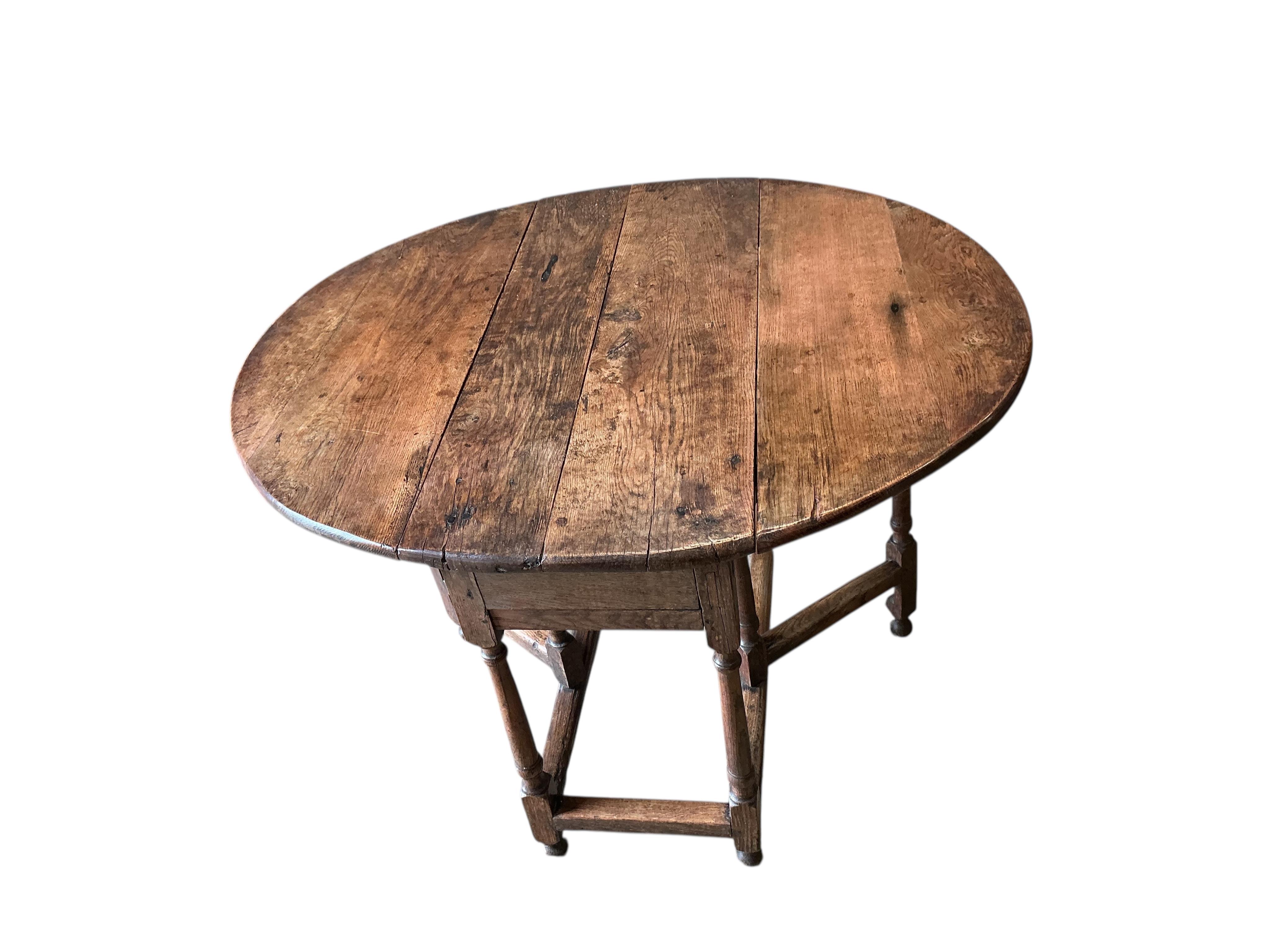 An 18th century oak gateleg table, width 100cm, depth 47cm, height 70cm
